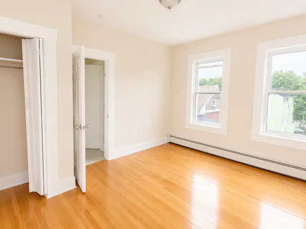 373 Blatchley Ave, New Haven, CT