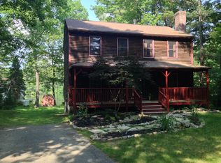 12 Iroquois Ave, Hubbardston, MA 01452
