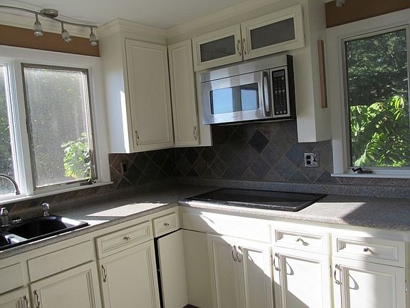 4th image of 14 Schoolhouse Ln