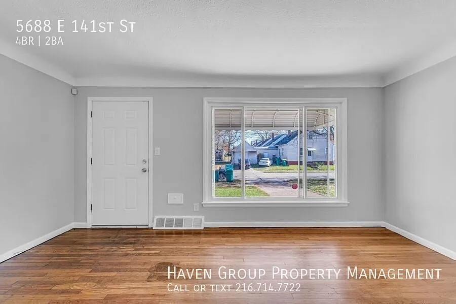 5688 E 141st St, Maple Heights, OH 44137 - Spacious 4-bed 2-bath single-family home! — Photo 3