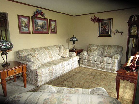 3rd image of 855 Woodview Dr