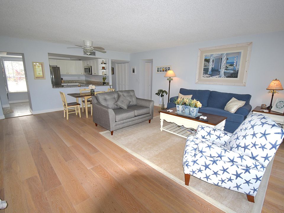 Home For Sale In Riverbend