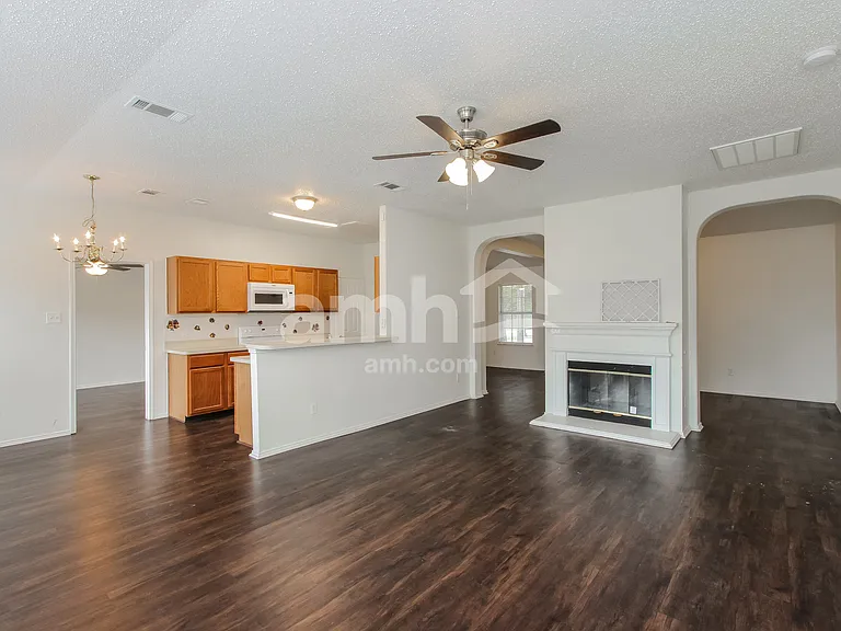1100 Warrington Way — Photo 8