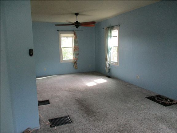 4th image of 320 Main St