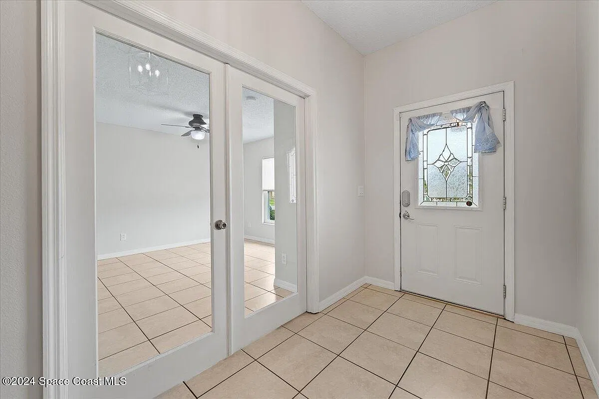 4 bed, 2.0 bath, 1911 sqft, $2,550 — Photo 3