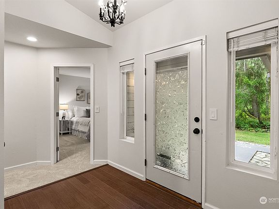 4th image of 11498 Jacobs Lane SE
