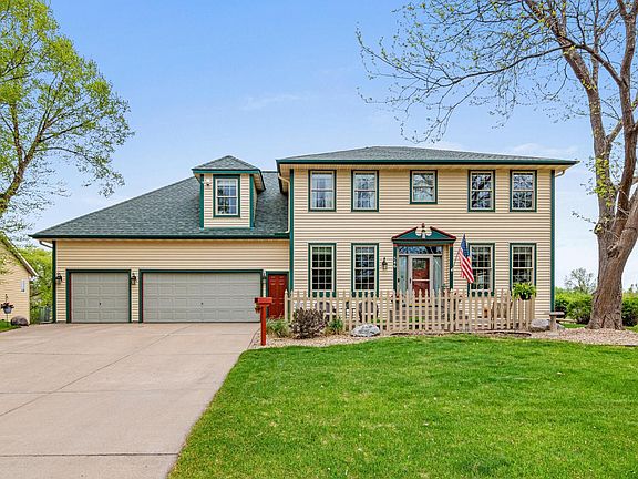 3rd image of 546 Linden Ln
