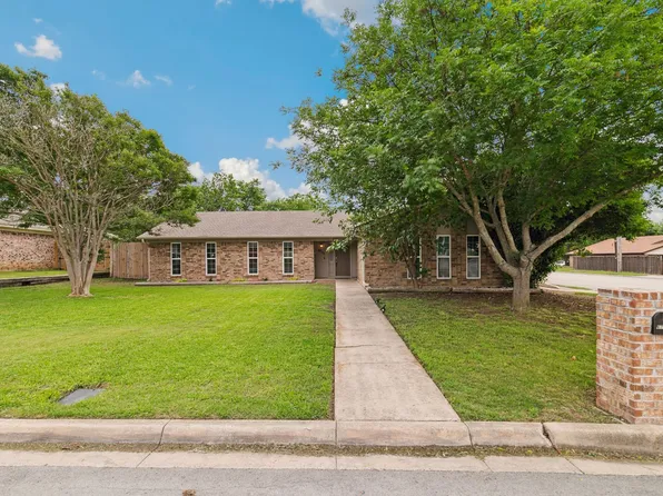 6700 Greendale Ct, North Richland Hills, TX 76182