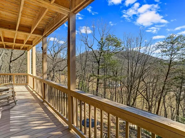 365 Downings Creek Ln, Hayesville, NC 28904