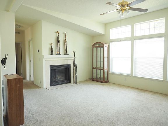 5th image of 46 Wendy Cir