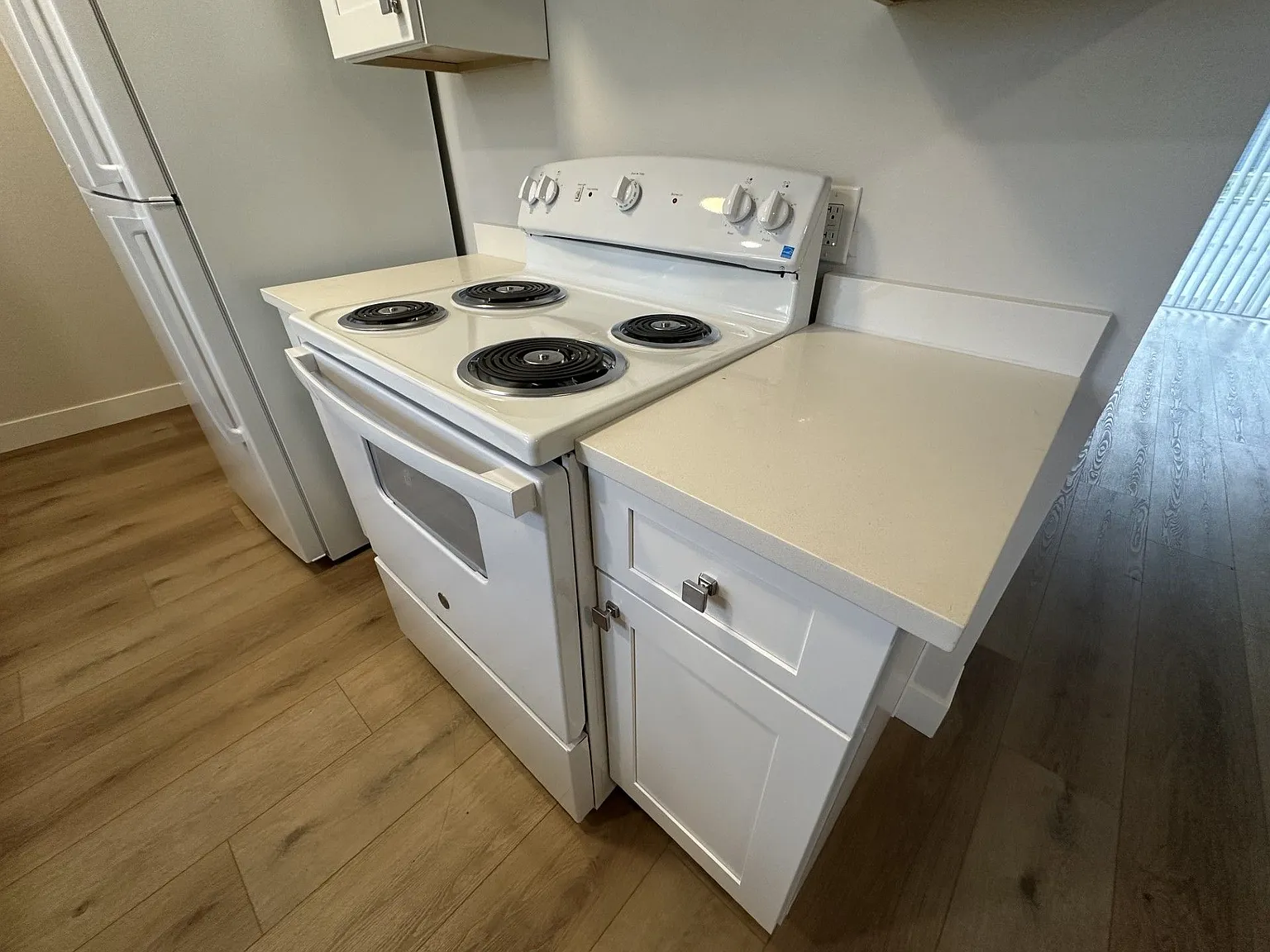 Fully Remodeled 2 Bedroom 1 Bath Units — Photo 2