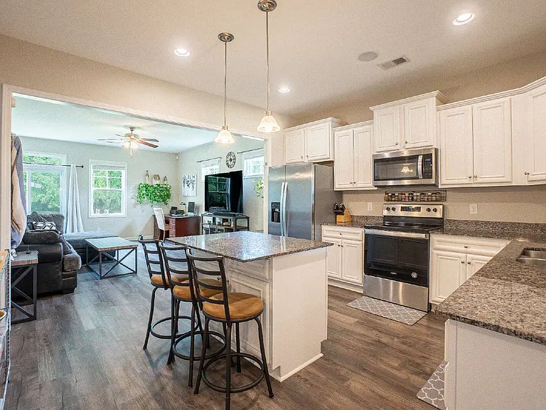 30 Ellis Cir — Photo 13