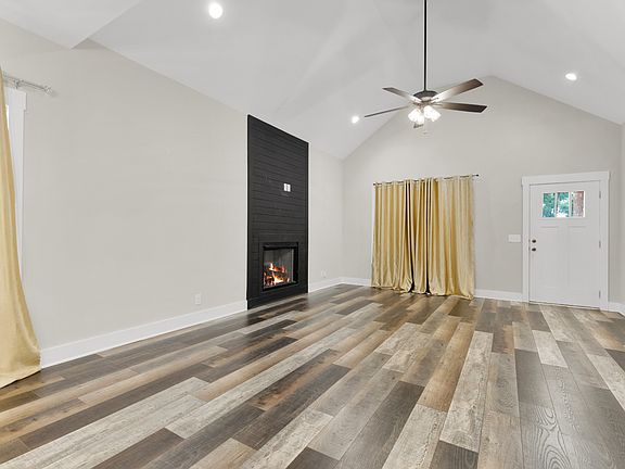 5th image of 155 Julia Ann Ct