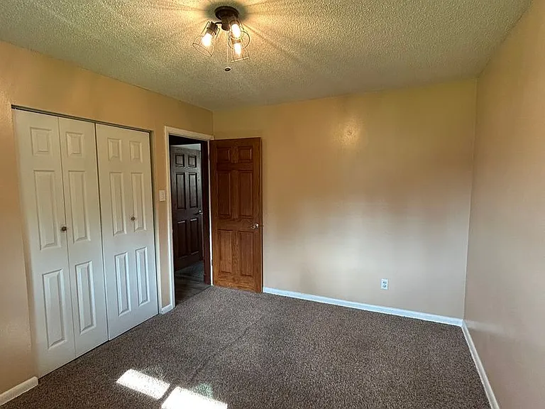 3470 S Hillcrest Dr — Photo 22