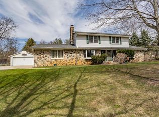 19950 W Pinecrest Ln, New Berlin, WI 53146