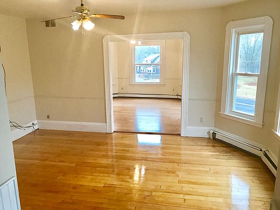 4th image of 81 Dyer Ave #2
