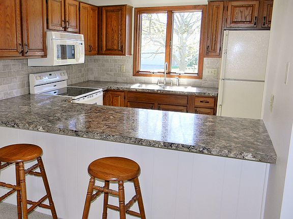 4th image of 821 Creekridge Dr