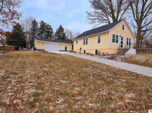 2717 Margo St, Bellevue, NE 68147