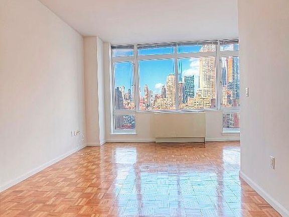 5th image of 350 W 43rd St APT 31E