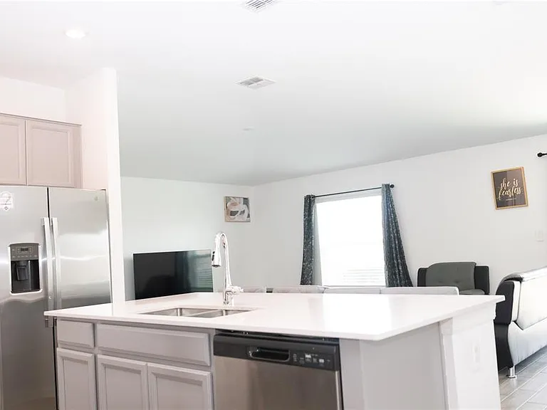 707 Staffora St — Photo 10