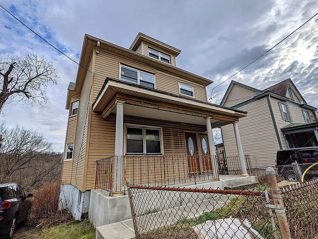 1228 Washington Pike photo 1