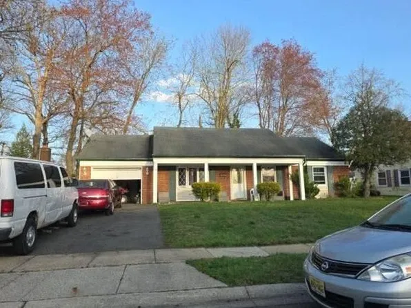 10 Northampton Dr, Willingboro, NJ 08046