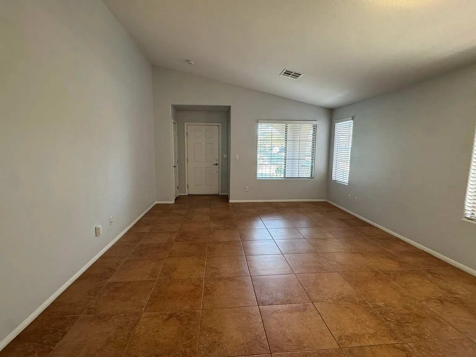 3 bed, 1746 sqft, $2,250 — Photo 3