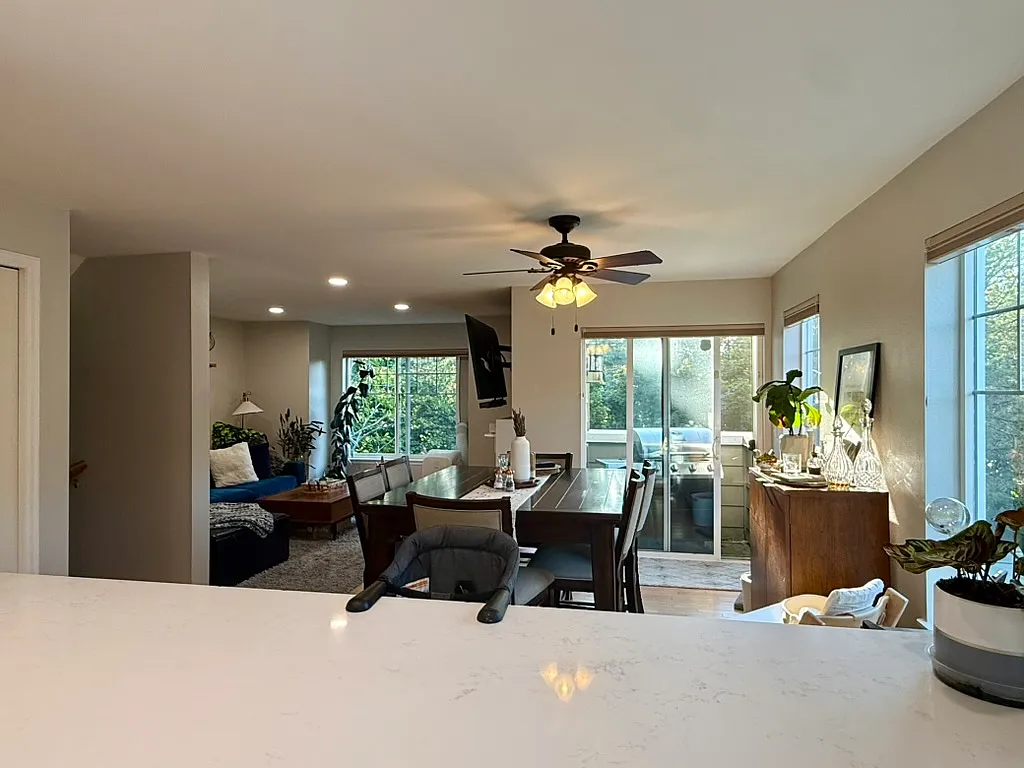 3 bed, 1410 sqft, $3,550 — Photo 4