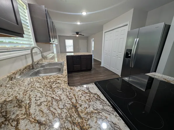 709 E 9th St, Columbia, TN 38401