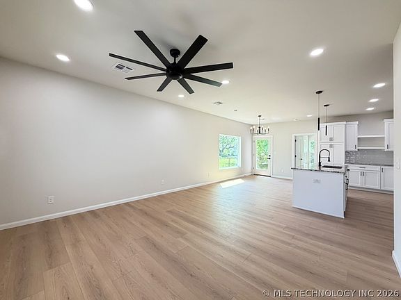 3rd image of 3730 W 42nd Pl