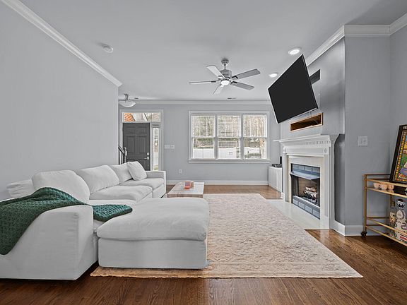 2nd image of 132 Ashton Hall Ln