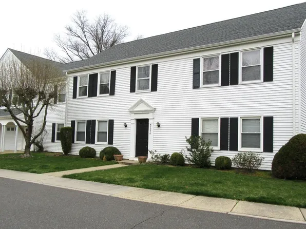 525 N Terry Ln, Monroe Township, NJ 08831
