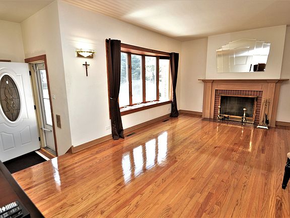 3rd image of 10264 Milford St