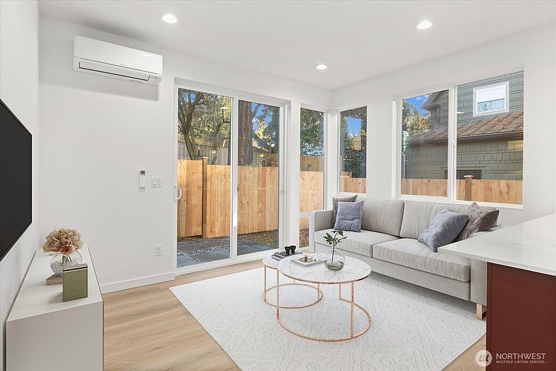 5th image of 10744 Interlake Avenue N