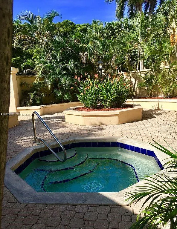 Palm Aire Gardens Condo — Photo 4