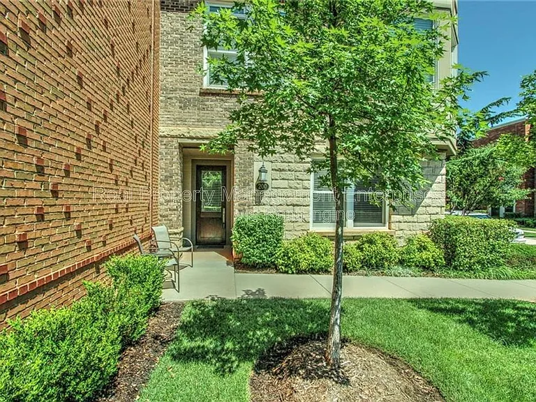 200 Russell M Perry Ave — Photo 2