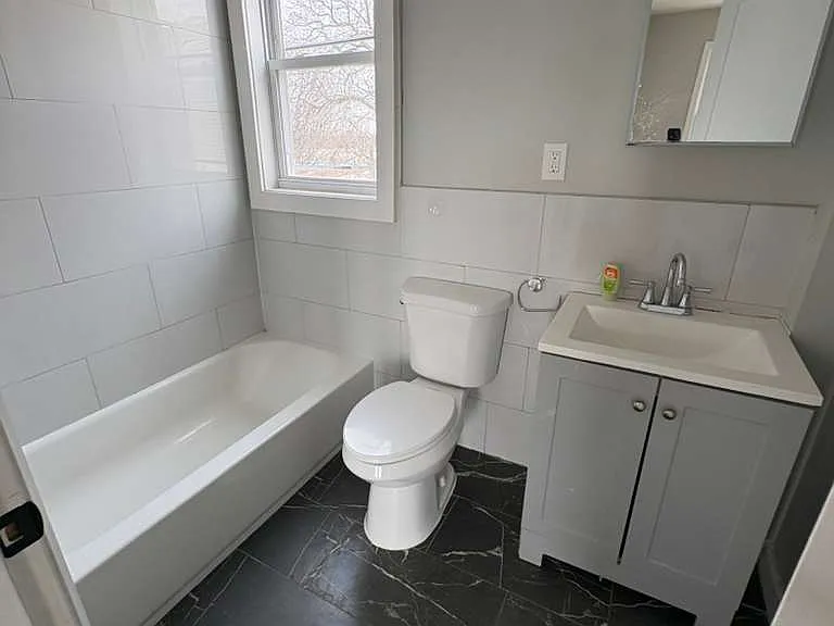649 Grove St #3L — Photo 6