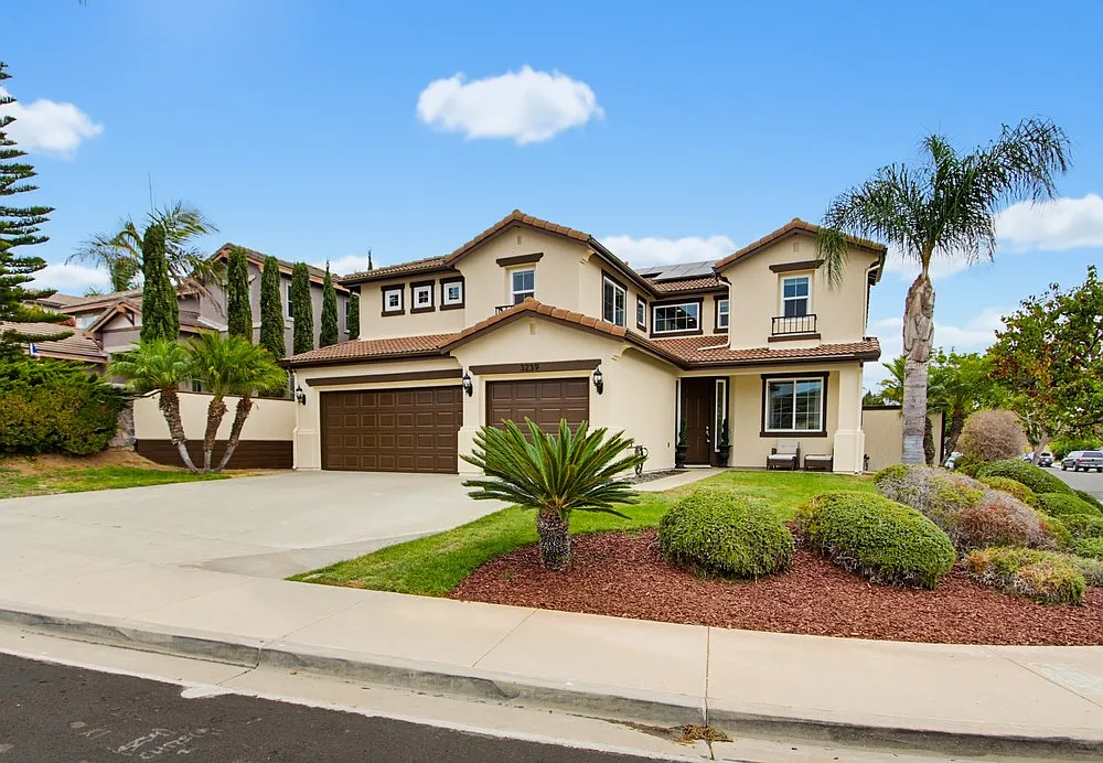 6 bed, 3418 sqft, $6,395 — Photo 1