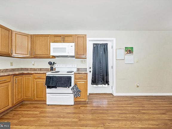 5th image of 241 N Franklin St