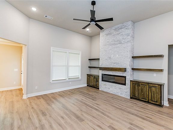3rd image of 6605 Basswood