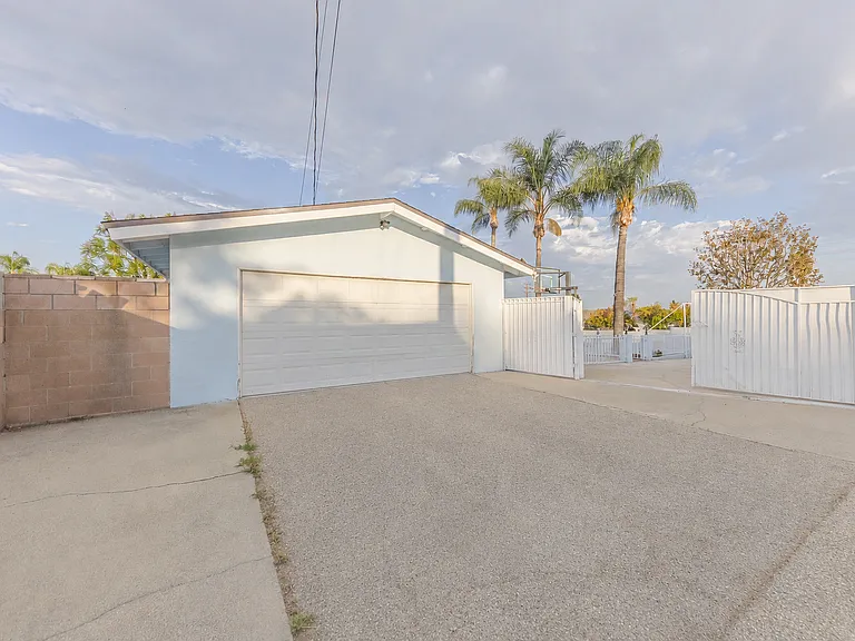 1623 N Vallejo Way — Photo 7