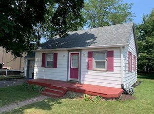 702 Superior Ave, Machesney Park, IL 61115