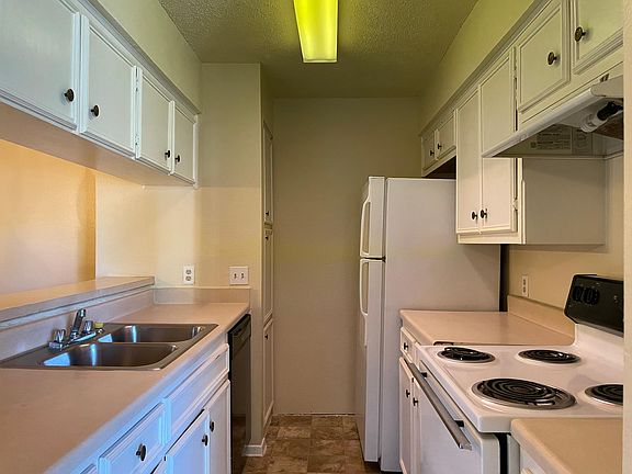 3rd image of 10616 Mellow Mdws APT 34A