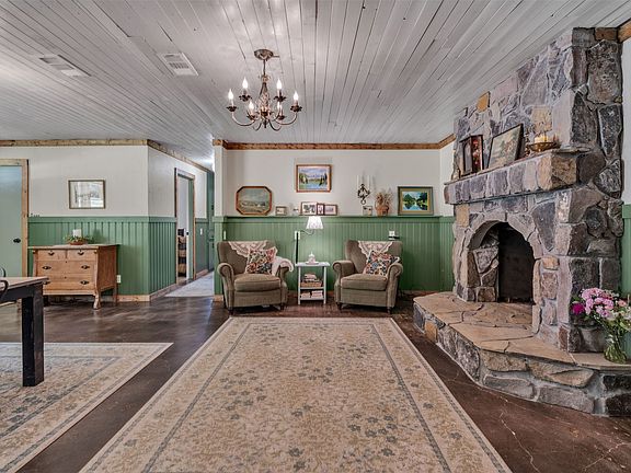 5th image of 212 Circle Dr