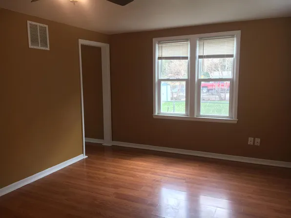 740 1/2 S 4th Ave, Sioux Falls, SD 57104