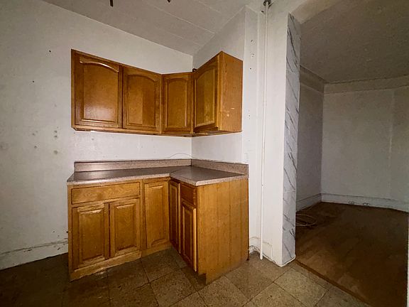 4th image of 23-17 33rd St Unit 5
