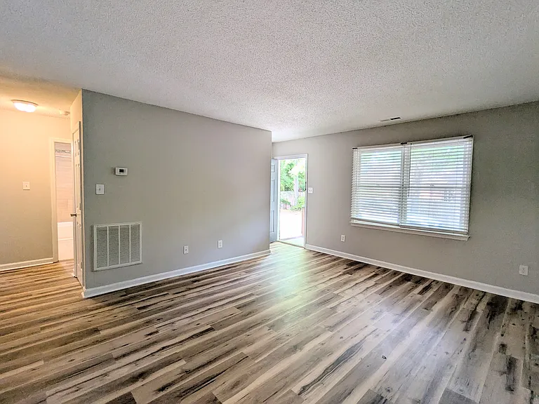 17 Brookwood Ave NE — Photo 2