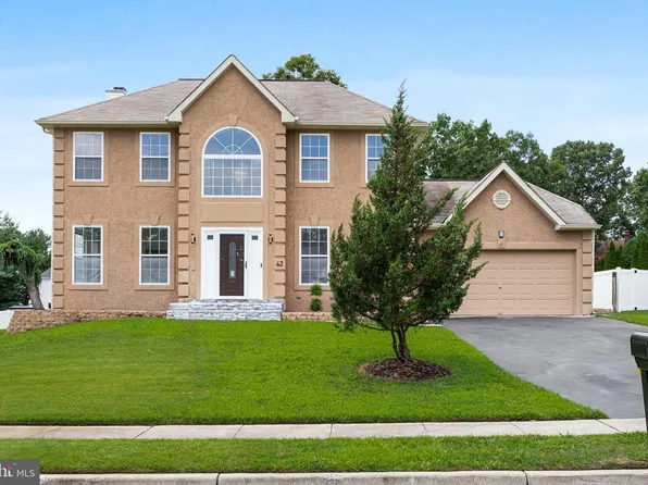 42 Crawford Dr, Sicklerville, NJ 08081