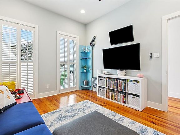 4th image of 3707 Annunciation St