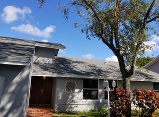 10105 E Calusa Club Dr, Miami, FL 33186